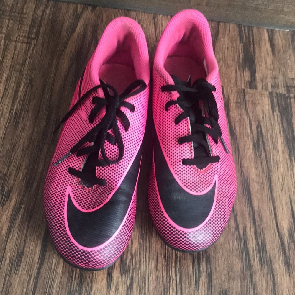 Nike's big girls pink baseball tennis shoes 5Y